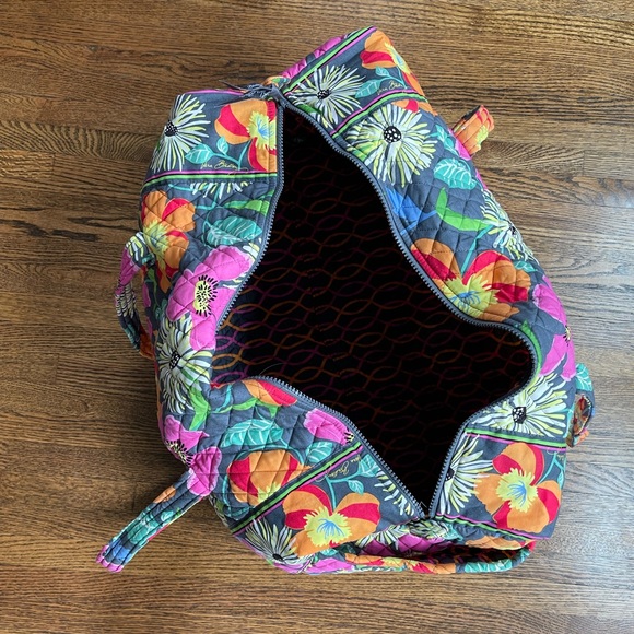 Vera Bradley large duffel bag in Jazzy Blooms - Picture 9 of 9